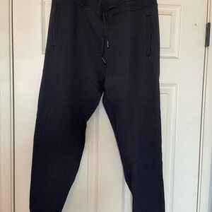 Lululemon Women’s Black Engineered Jogger Pants. Size 12.